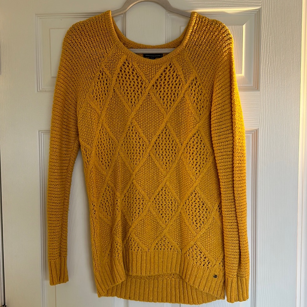 American Eagle Mustard Orange Sweater Size Medium